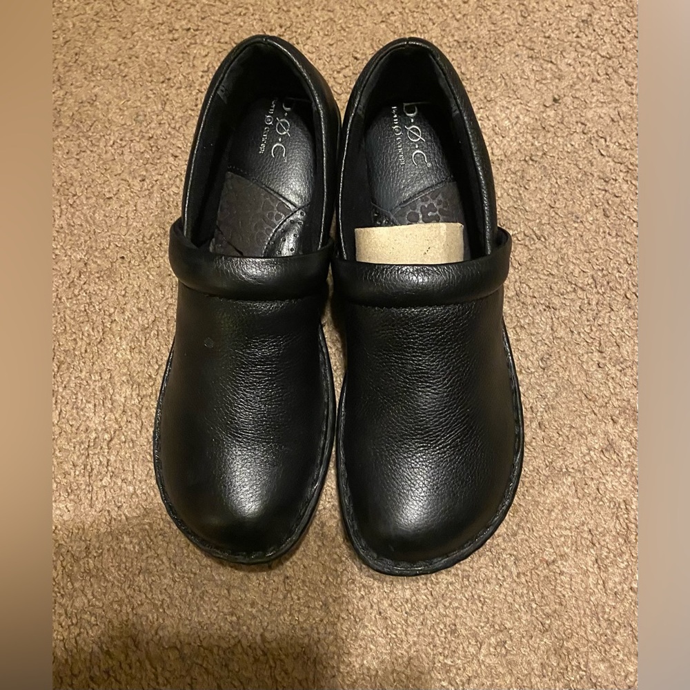 B.O.C (Born Concept) women's black leather clogs in Size 9.5. Perfect for anyone